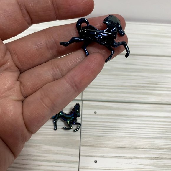 Rainbow Oil Slick Style Unicorn Brooches Set Of 2 - Picture 4 of 7